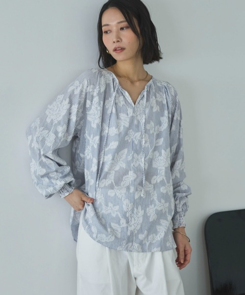 Doux archives(ドゥアルシーヴ)の「2WAYジャガードシャーリングブラウス(シャツ/ブラウス・レディース・オフホワイト/ブラウン/ブルー・FREE)」の3枚目の写真