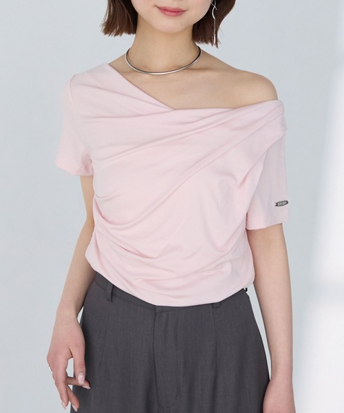 Elishe(エリシェ)の「ドレープアシメトップス(Tシャツ/カットソー・レディース・アイボリー/ブラック/ピンク/ブラック系/ライトブルー/ブラウン/ホワイト系・FREE)」の7枚目の写真
