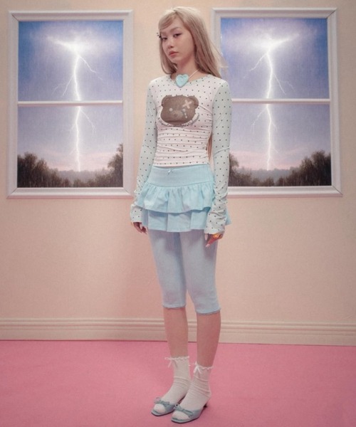 Unopened gift（アンオープンドギフト）の「【Unopened gift】crying bear tshirt / 【アンオープンドギフト】クライングベアードットフィット長袖Tシャツ（Tシャツ/カットソー・レディース・ホワイト×ブルー・ONE SIZE）」の4枚目の写真