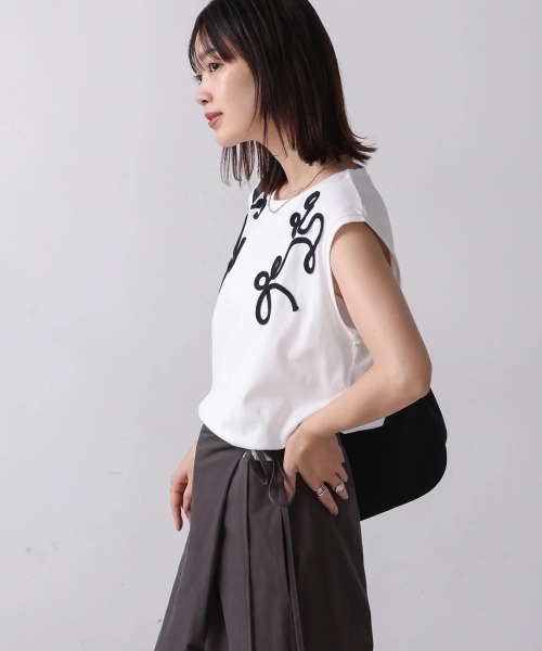 Bou Jeloud(ブージュルード)の「コード刺しゅうフレンチTシャツ(Tシャツ/カットソー・レディース・ホワイト/ブラック・MEDIUM)」の8枚目の写真