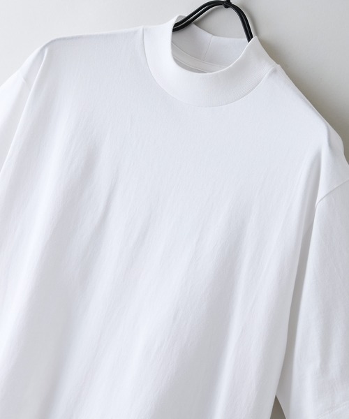 HANES(ヘインズ)の「【HANES/ヘインズ】【タグレス・丸胴】Hanes モックネック リラックスTシャツ アメリカ綿100% サステナブル ストレスフリー(Tシャツ/カットソー・メンズ・ホワイト/ブラック・X-LARGE/LARGE/MEDIUM/SMALL)」の4枚目の写真