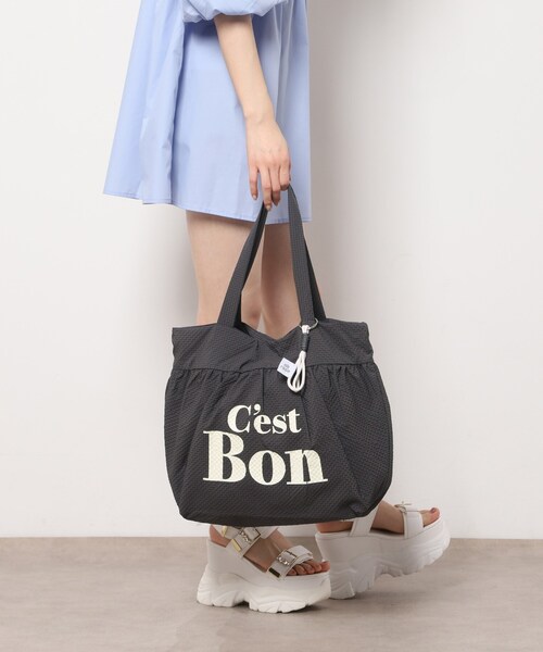 Ober Tashe（オーバータッシェ）の「【新生活・新学期】チャーム付きビッグトート（トートバッグ・レディース・アイボリー/イエロー/グリーン/グレー・FREE）」の9枚目の写真