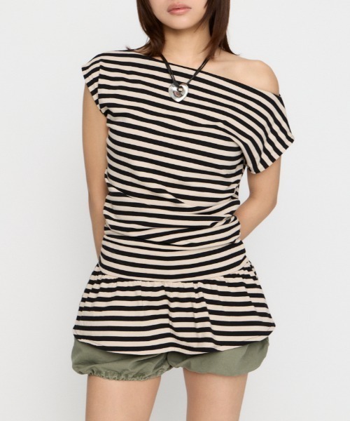 LAGUA GEM(ラグアジェム)の「BORDER DRAPE FRILL チュニック(Tシャツ/カットソー・レディース・グレー/アイボリー/ライトピンク・FREE)」の2枚目の写真
