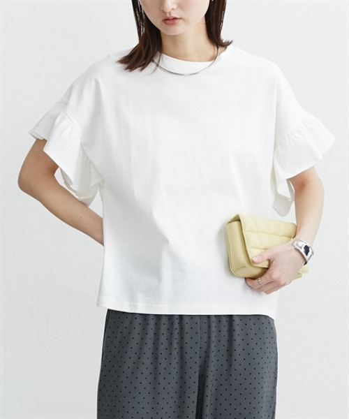 nissen(ニッセン)の「【汗じみにくい綿100%素材】フリル袖ドルマントップス(Tシャツ/カットソー・レディース・グレイッシュベージュ/ブラック/オフホワイト・M/L/LL/3L)」の1枚目の写真