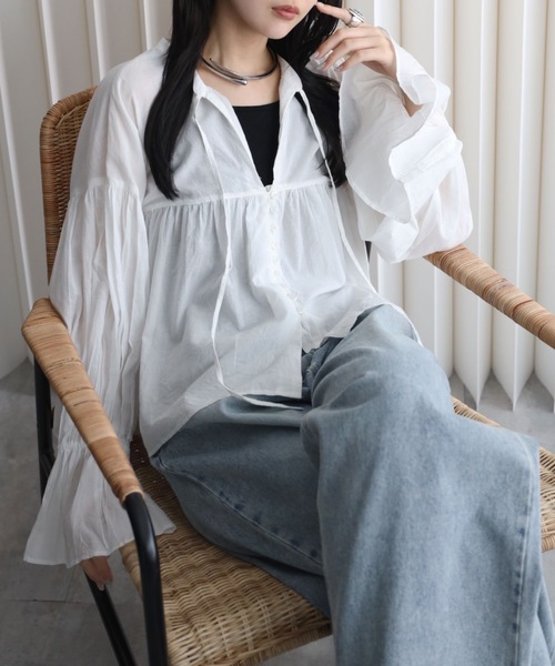 YENNA(イェンナ)の「インド綿ギャザー切替エアリーボリュームシアーブラウス(シャツ/ブラウス・レディース・スミクロ/ホワイト・FREE)」の2枚目の写真