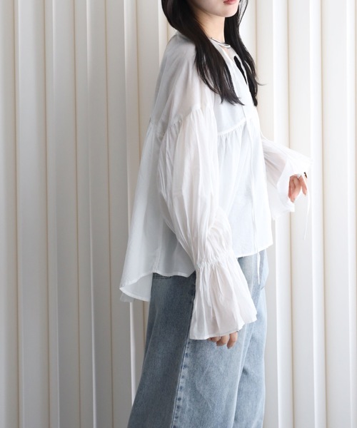 YENNA(イェンナ)の「インド綿ギャザー切替エアリーボリュームシアーブラウス(シャツ/ブラウス・レディース・スミクロ/ホワイト・FREE)」の7枚目の写真