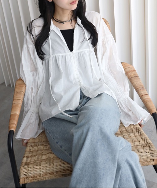 YENNA(イェンナ)の「インド綿ギャザー切替エアリーボリュームシアーブラウス(シャツ/ブラウス・レディース・スミクロ/ホワイト・FREE)」の5枚目の写真