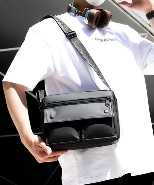 WESTBOY(ウエストボーイ)の「フェイクレザークロスボディ フロントポケットスクエアショルダーバッグ WO26S9BG05(ショルダーバッグ・メンズ・グレー/ブラック/グリーン・FREE)」の11枚目の写真
