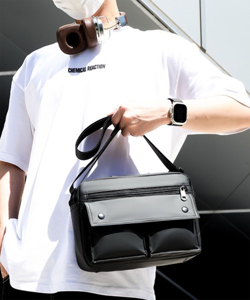 WESTBOY(ウエストボーイ)の「フェイクレザークロスボディ フロントポケットスクエアショルダーバッグ WO26S9BG05(ショルダーバッグ・メンズ・グレー/ブラック/グリーン・FREE)」の12枚目の写真