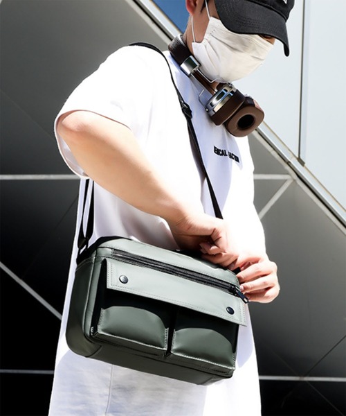 WESTBOY(ウエストボーイ)の「フェイクレザークロスボディ フロントポケットスクエアショルダーバッグ WO26S9BG05(ショルダーバッグ・メンズ・グレー/ブラック/グリーン・FREE)」の14枚目の写真