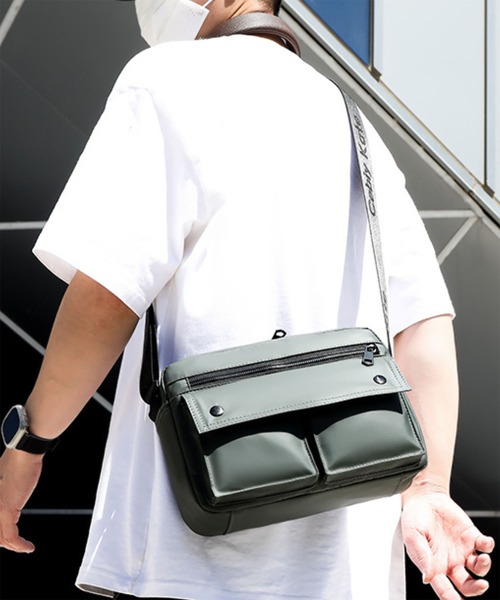 WESTBOY(ウエストボーイ)の「フェイクレザークロスボディ フロントポケットスクエアショルダーバッグ WO26S9BG05(ショルダーバッグ・メンズ・グレー/ブラック/グリーン・FREE)」の15枚目の写真