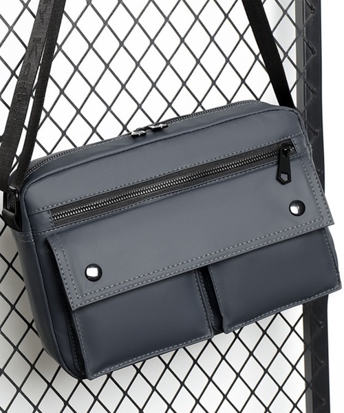 WESTBOY(ウエストボーイ)の「フェイクレザークロスボディ フロントポケットスクエアショルダーバッグ WO26S9BG05(ショルダーバッグ・メンズ・グレー/ブラック/グリーン・FREE)」の10枚目の写真