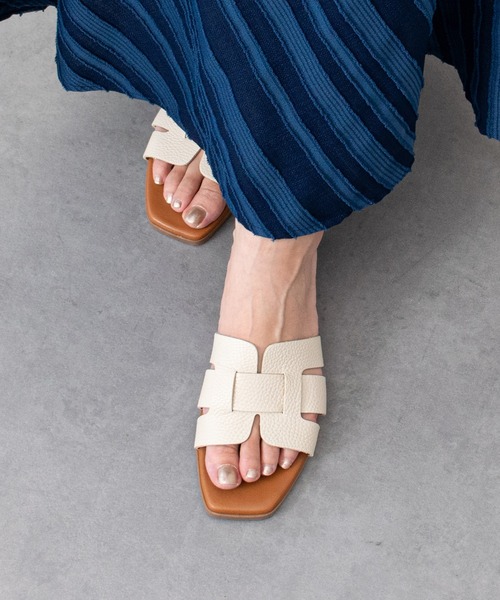 inter-chaussures(インターショシュール)の「【Oh my Sandals】ローヒールレザーミュールサンダル(E62004)(サンダル・レディース・ブラック/ゴールド・36/37/38)」の7枚目の写真