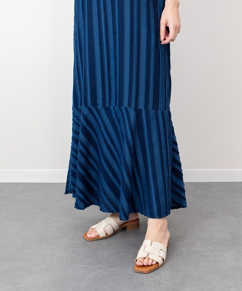 inter-chaussures(インターショシュール)の「【Oh my Sandals】ローヒールレザーミュールサンダル(E62004)(サンダル・レディース・ブラック/ゴールド・36/37/38)」の8枚目の写真