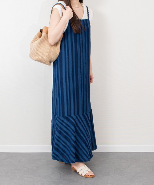 inter-chaussures(インターショシュール)の「【Oh my Sandals】ローヒールレザーミュールサンダル(E62004)(サンダル・レディース・ブラック/ゴールド・36/37/38)」の9枚目の写真