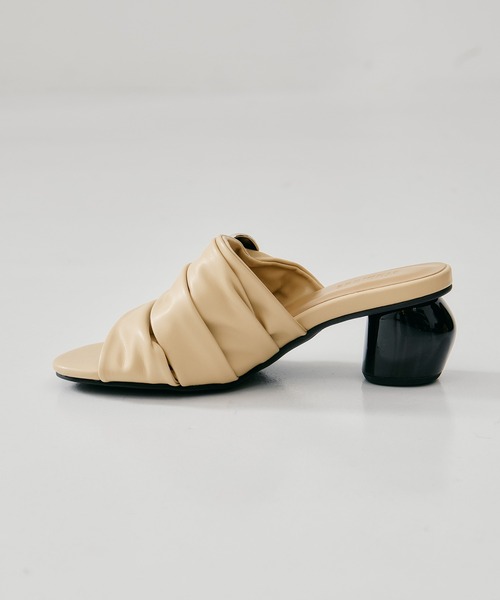 STUDIOUS（ステュディオス）の「【STUDIOUS/ステュディオス】Twisted Vegan Leather Sandals/ツイストビーガンレザーサンダル/ミュール/雨の日対応（サンダル・レディース・ベージュ/ブラック・1/2）」の20枚目の写真