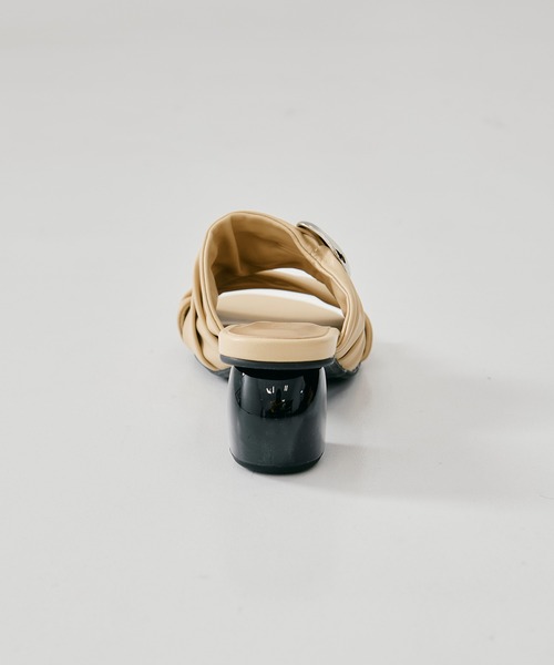 STUDIOUS（ステュディオス）の「【STUDIOUS/ステュディオス】Twisted Vegan Leather Sandals/ツイストビーガンレザーサンダル/ミュール/雨の日対応（サンダル・レディース・ベージュ/ブラック・1/2）」の19枚目の写真