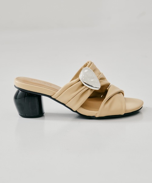 STUDIOUS（ステュディオス）の「【STUDIOUS/ステュディオス】Twisted Vegan Leather Sandals/ツイストビーガンレザーサンダル/ミュール/雨の日対応（サンダル・レディース・ベージュ/ブラック・1/2）」の18枚目の写真