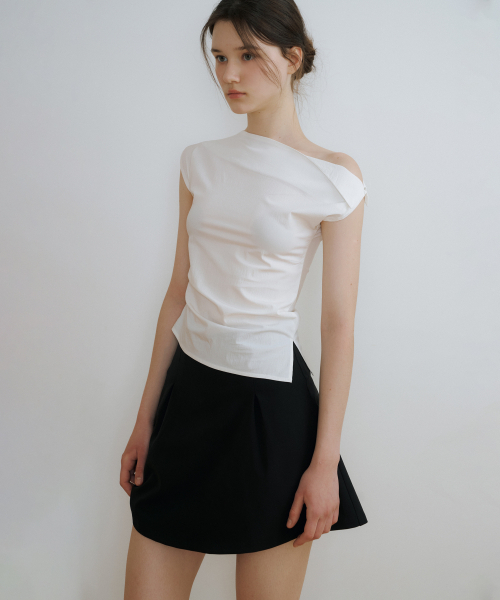 REORG（リオルグ）の「CE TUCK MINI SKIRT BLACK（スカート・レディース・その他・SMALL/MEDIUM）」の2枚目の写真