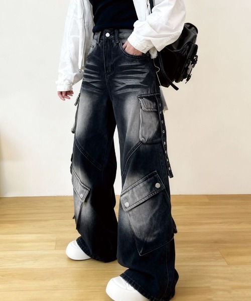 Sibra(シブラ)の「多ポケットデザイン ワイドデニムパンツ(デニムパンツ・レディース・ブラック・M)」の10枚目の写真
