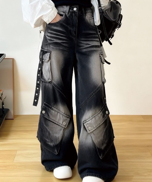 Sibra(シブラ)の「多ポケットデザイン ワイドデニムパンツ(デニムパンツ・レディース・ブラック・M)」の12枚目の写真