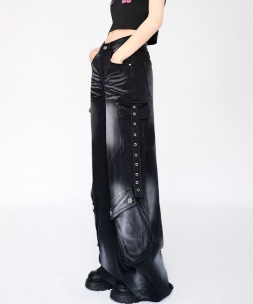 Sibra(シブラ)の「多ポケットデザイン ワイドデニムパンツ(デニムパンツ・レディース・ブラック・M)」の4枚目の写真