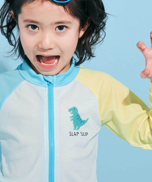 SLAP SLIP(スラップスリップ)の「消防車カブトムシ恐竜ブロックワッペンバイカラーラッシュガード(90~130cm)(ラッシュガード・キッズ・ホワイト/ブルー/オフホワイト・110cm/130cm/100cm/90cm/120cm)」の6枚目の写真