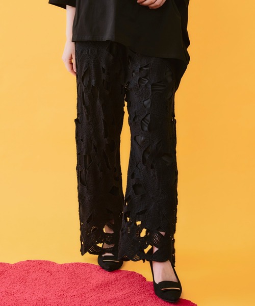 ScoLar(スカラー)の「162660:かぎ針風 大花レース編みパンツ(その他パンツ・レディース・ブラック/アイボリー・M)」の4枚目の写真