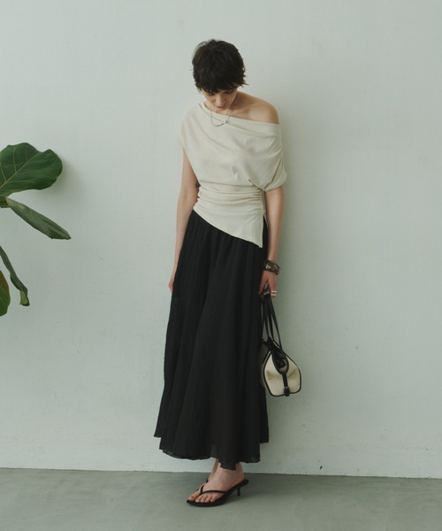 Plumel(プルメル)の「Off Shoulder Drape Stretch Cut T / オフショルドレープストレッチカットTシャツ(Tシャツ/カットソー・レディース・ベージュ/ホワイト/ブラック・MEDIUM)」の16枚目の写真