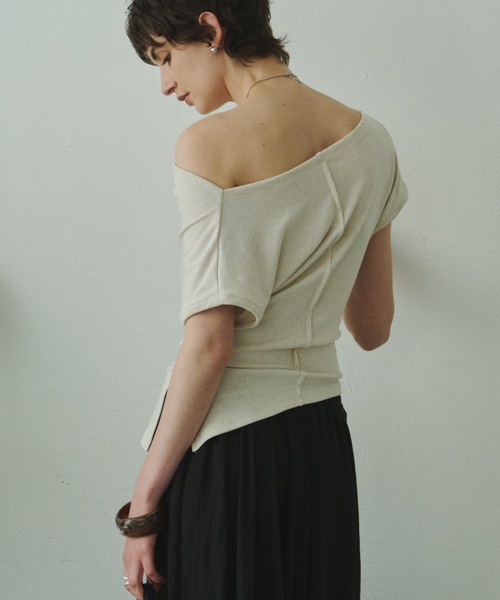 Plumel(プルメル)の「Off Shoulder Drape Stretch Cut T / オフショルドレープストレッチカットTシャツ(Tシャツ/カットソー・レディース・ベージュ/ホワイト/ブラック・MEDIUM)」の14枚目の写真