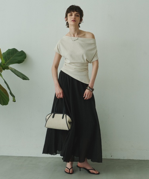 Plumel(プルメル)の「Off Shoulder Drape Stretch Cut T / オフショルドレープストレッチカットTシャツ(Tシャツ/カットソー・レディース・ベージュ/ホワイト/ブラック・MEDIUM)」の15枚目の写真