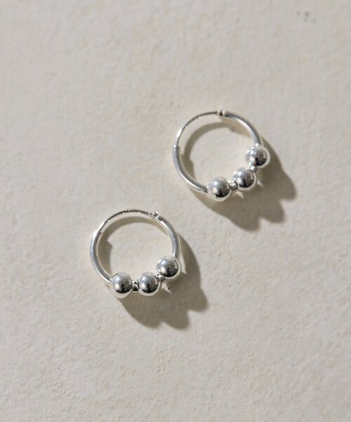 ear PAPILLONNER(イアパピヨネ)の「《スターリングシルバー使用》スリーラウンドフープピアス(ピアス(両耳用)・レディース・シルバー系その他4・FREE)」の2枚目の写真