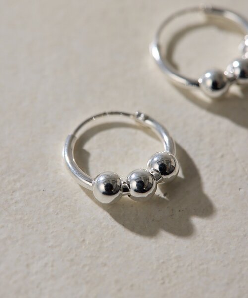 ear PAPILLONNER(イアパピヨネ)の「《スターリングシルバー使用》スリーラウンドフープピアス(ピアス(両耳用)・レディース・シルバー系その他4・FREE)」の3枚目の写真