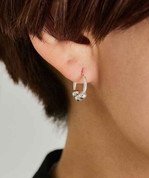 ear PAPILLONNER(イアパピヨネ)の「《スターリングシルバー使用》スリーラウンドフープピアス(ピアス(両耳用)・レディース・シルバー系その他4・FREE)」の7枚目の写真