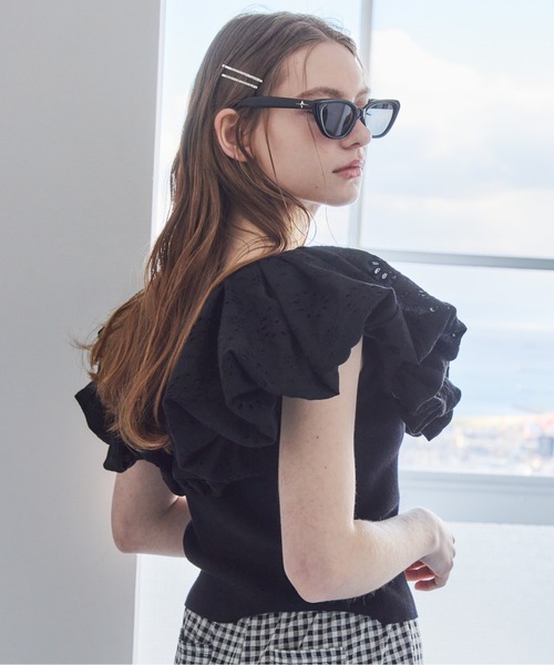 etre loin(エトルワン)の「エンブロイダリーバルーンカラーニットトップス / Embroidered balloon collar knit top(ニット/セーター・レディース・ブラック×ホワイト/グレー/ブラック・M)」の4枚目の写真