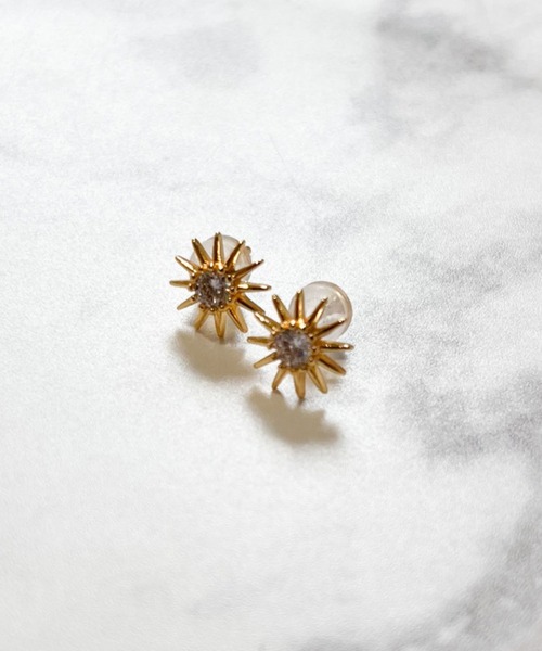 yu-ka(ユーカ)の「YU-KA:サンシャインモチーフピアス Sunshine motif earrings(ピアス(両耳用)・レディース・ゴールド・FREE)」の3枚目の写真