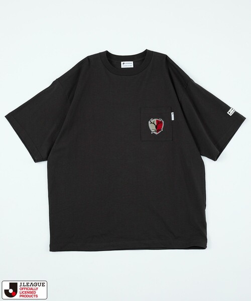 FREAK'S STORE(フリークスストア)の「J.LEAGUE × FREAK’S STORE別注 SUPPORTERS SHORT SLEEVE TEE【鹿島アントラーズ】 / Jリーグ別注 Tシャツ(Tシャツ/カットソー・メンズ・チャコールグレー/ホワイト・MEDIUM/SMALL/X-LARGE/LARGE)」の3枚目の写真