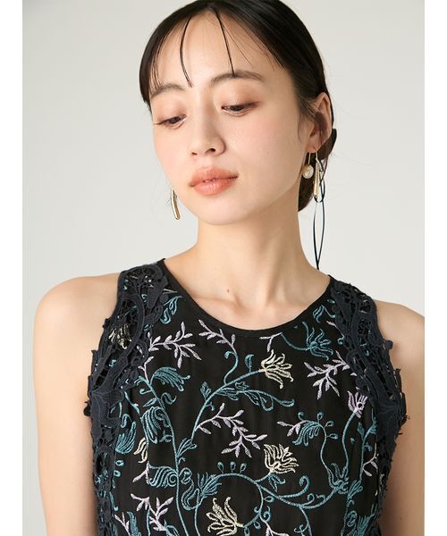 FRAY I.D(フレイアイディー)の「ボタニカル刺繍レースアップドレス(ワンピース・レディース・ライトブルー/ブラック/マルチ・0/1)」の8枚目の写真