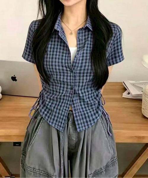 SpRay(スプレイ)の「【スタイルアップ/羽織りにも】チェックサイドシャーリングシャツ(シャツ/ブラウス・レディース・ホワイト/グレー/ネイビー/カーキ・FREE)」の6枚目の写真