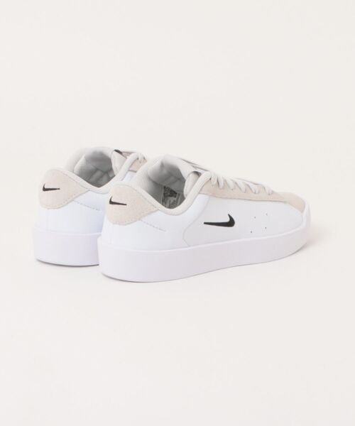 NIKE（ナイキ）の「NIKE ナイキ W COURT HERITAGE MS レディーススニーカー(ウィメンズコートヘリテージMS) IM7529-101 ホワイト/ブラック/ホワイト（スニーカー・レディース・ホワイト×ブラック・24.0cm/23.5cm/23.0cm/22.5cm/25.0cm/24.5cm）」の2枚目の写真