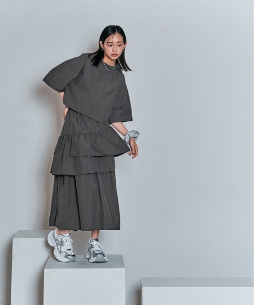 W:Huku(フーク)の「撥水 リブネック ショート トップス(Tシャツ/カットソー・レディース・アイボリー/チャコール/アッシュブラウン・FREE)」の8枚目の写真