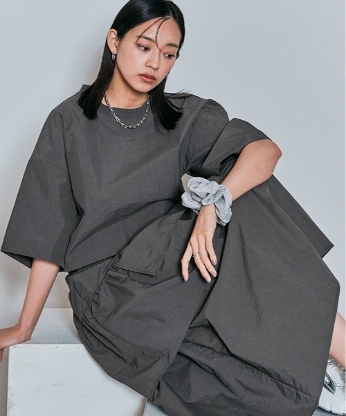 W:Huku(フーク)の「撥水 リブネック ショート トップス(Tシャツ/カットソー・レディース・アイボリー/チャコール/アッシュブラウン・FREE)」の9枚目の写真