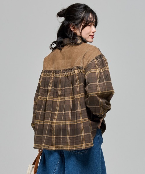 KRIFF MAYER Lady's Collection(クリフメイヤーレディースコレクション)の「ビエラバックギャザーシャツ(シャツ/ブラウス・レディース・ブラウン/オリーブ/ナチュラル/モカ/その他5/チャコール/アイボリー・LARGE/MEDIUM)」の21枚目の写真