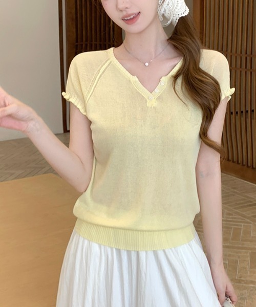 LUCPY（ラクピー）の「ヘンリーネックフレンチスリーブニットトップス（その他トップス・レディース・ホワイト/イエロー/グレー・FREE）」の3枚目の写真
