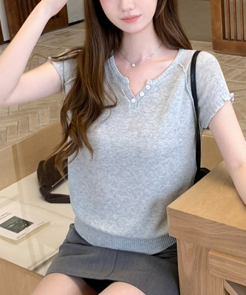 LUCPY（ラクピー）の「ヘンリーネックフレンチスリーブニットトップス（その他トップス・レディース・ホワイト/イエロー/グレー・FREE）」の5枚目の写真