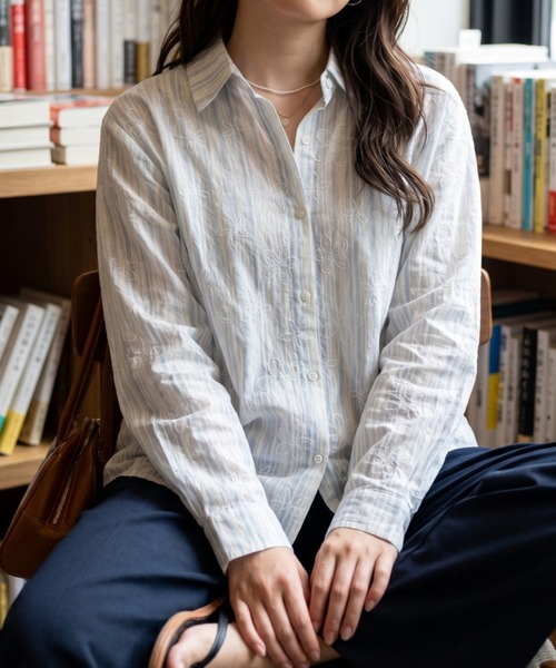 umune(ウムネ)の「ストライプ×花柄シアー長袖シャツブラウス(シャツ/ブラウス・レディース・オフホワイト/サックスブルー/ライトベージュ・FREE)」の4枚目の写真