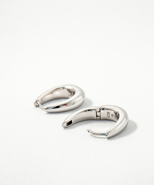 TOM WOOD(トムウッド)の「【TOMWOOD】Liz Hoops シルバー ピアス ユニセックス(ピアス(両耳用)・レディース・シルバー・FREE)」の4枚目の写真