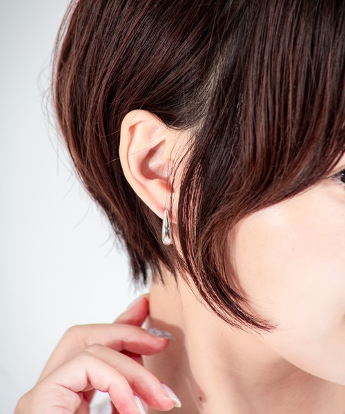 TOM WOOD(トムウッド)の「【TOMWOOD】Liz Hoops シルバー ピアス ユニセックス(ピアス(両耳用)・レディース・シルバー・FREE)」の12枚目の写真