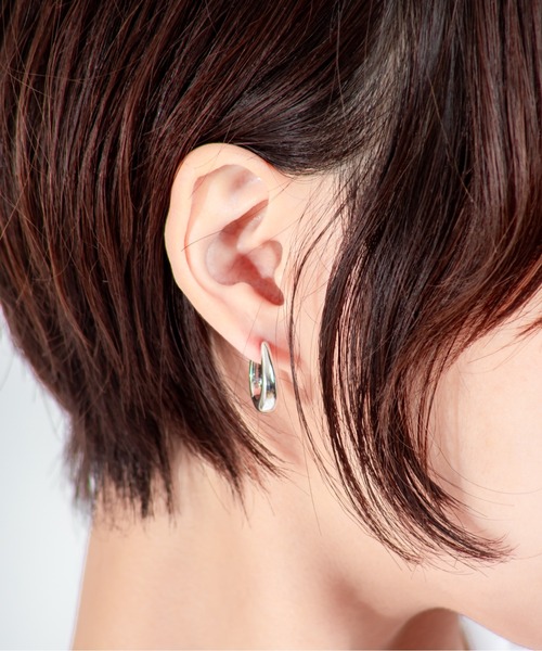 TOM WOOD(トムウッド)の「【TOMWOOD】Liz Hoops シルバー ピアス ユニセックス(ピアス(両耳用)・レディース・シルバー・FREE)」の13枚目の写真