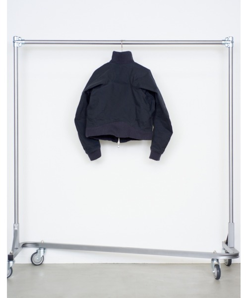 NVRFRGT(ネヴァーフォーゲット)の「STAND COLLAR BOMBER JACKET(ブルゾン・メンズ・ブラック/グレー・2/3)」の10枚目の写真